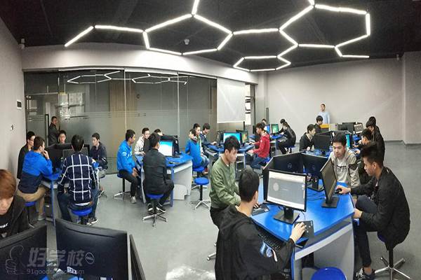 汇邦机器人学院 五大教学实训区引领网络技术人才培养新范式